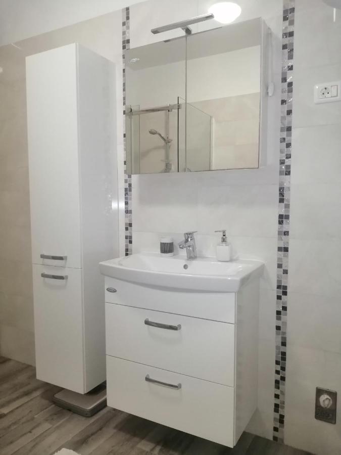 Apartment Vera, 80 M From The Sea Novigrad Istria エクステリア 写真